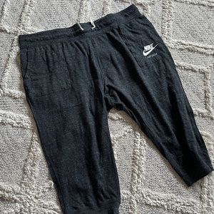 Nike Cropped Joggers